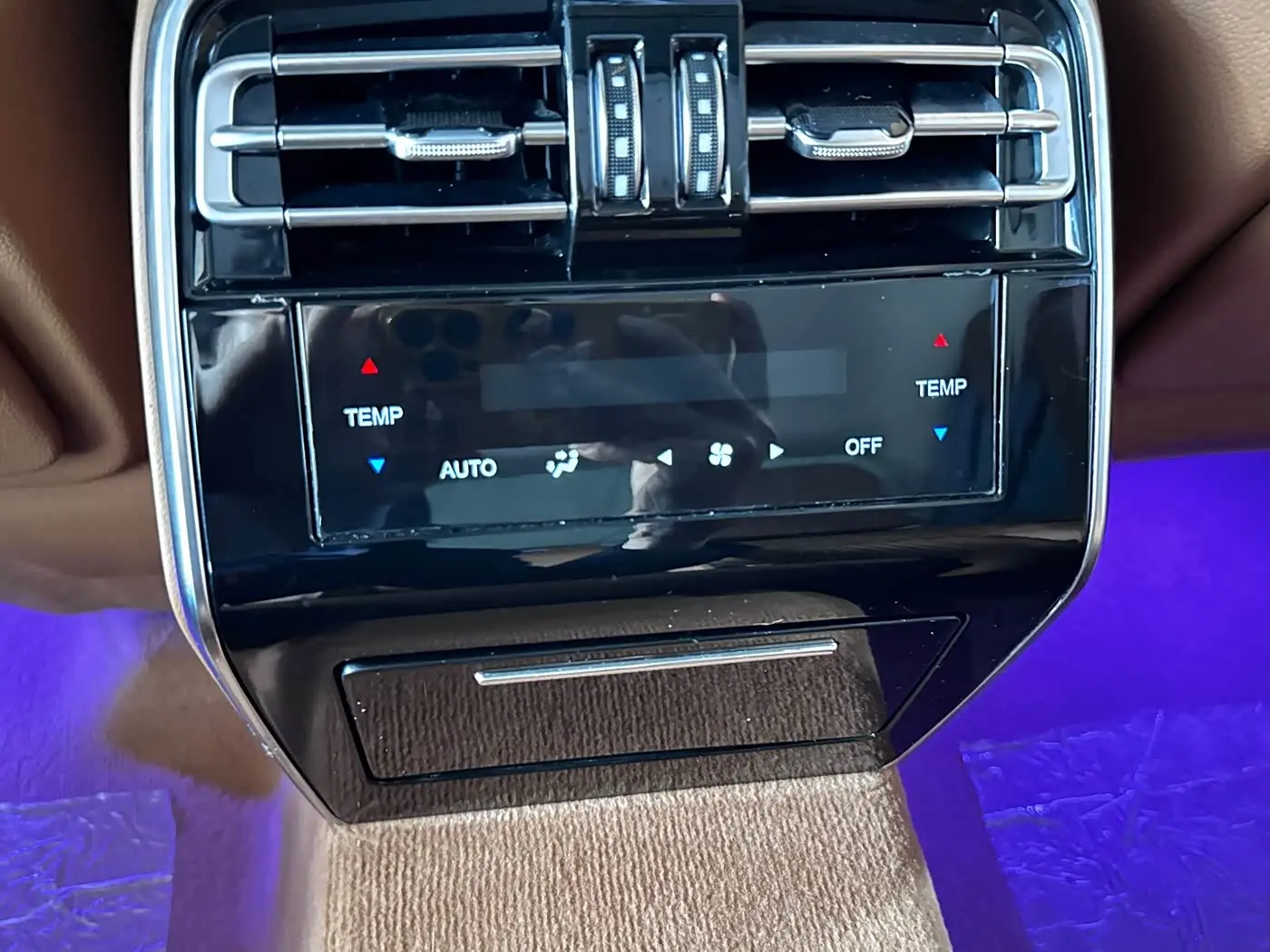 Hongqi H9 2021 — ფოტო 14/20