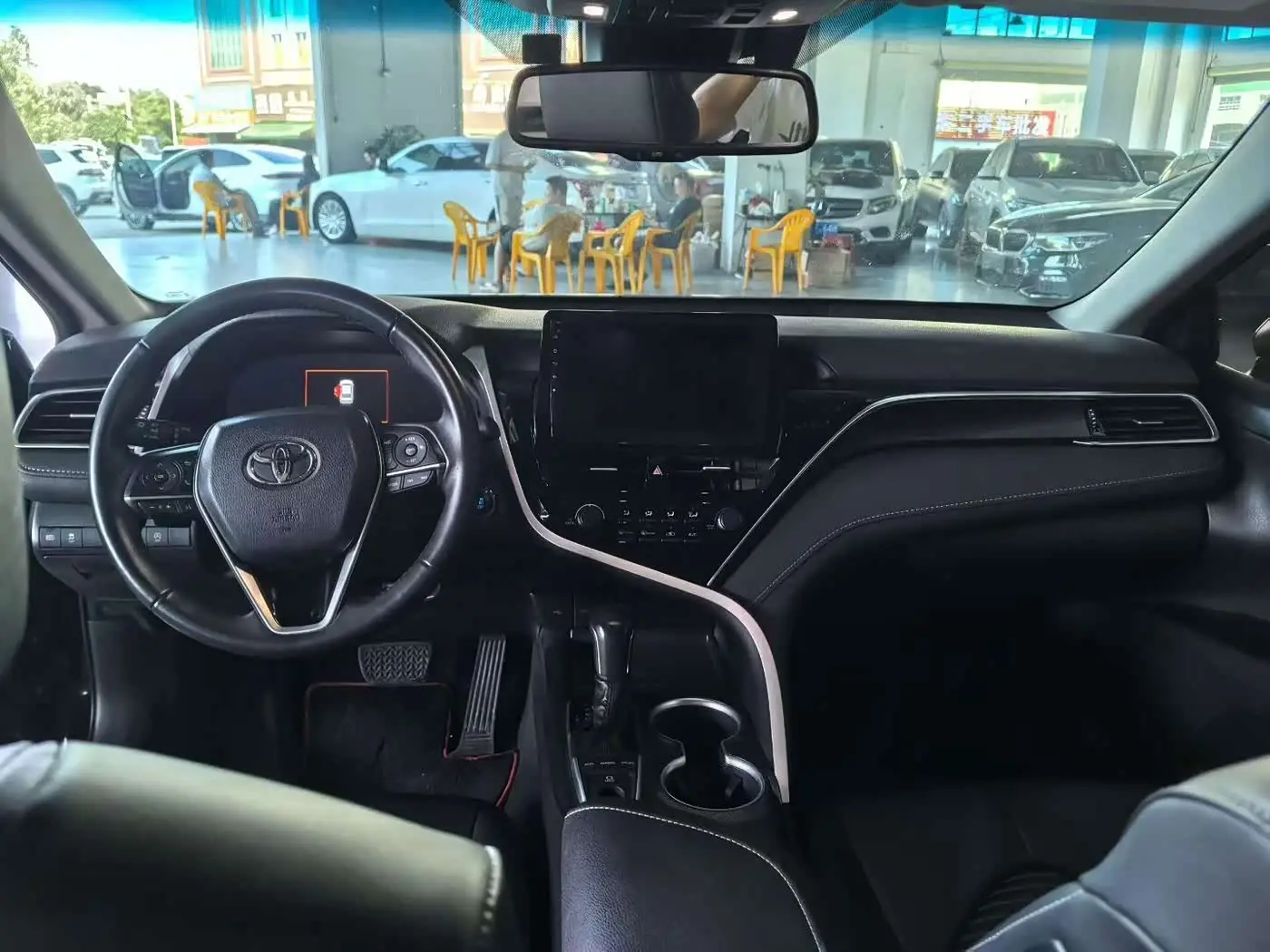 Toyota Camry 2023 — Photo 7/9
