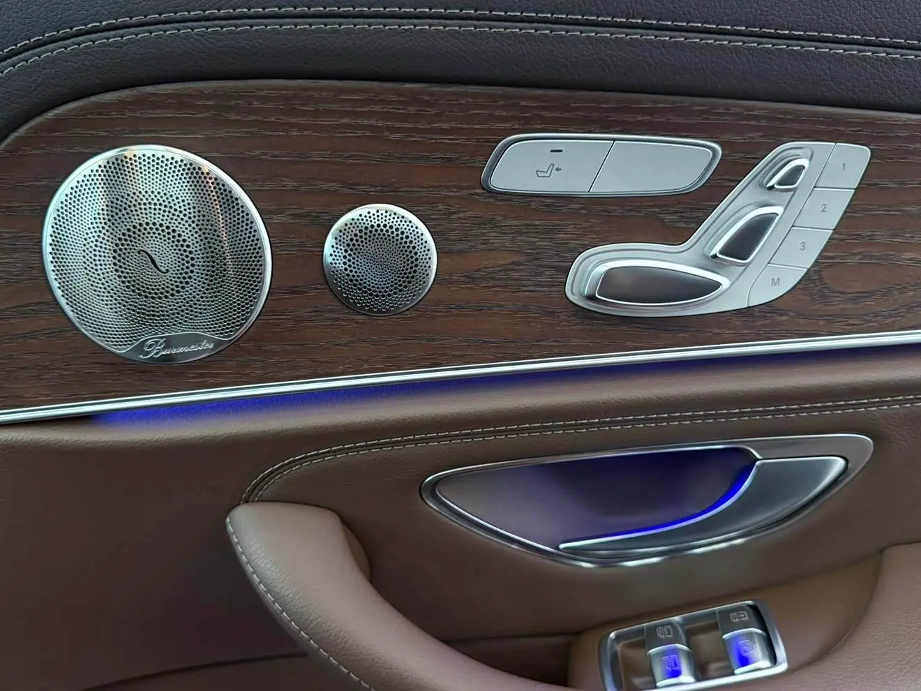 Mercedes-Benz E-Class 2023 — Photo 11/12