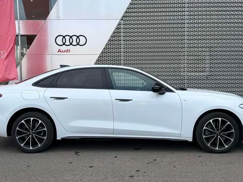 Audi A5L 2025 — Photo 3/9