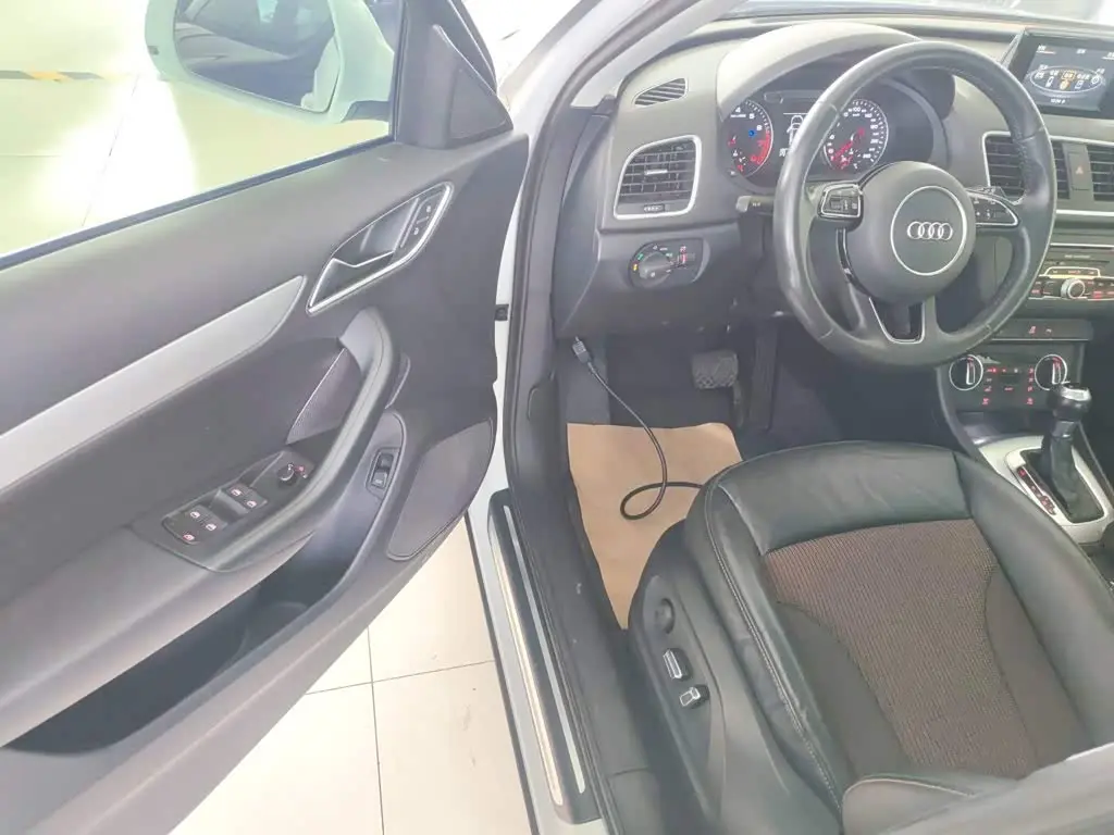 Audi Q3 2019 — Şəkil 12/20