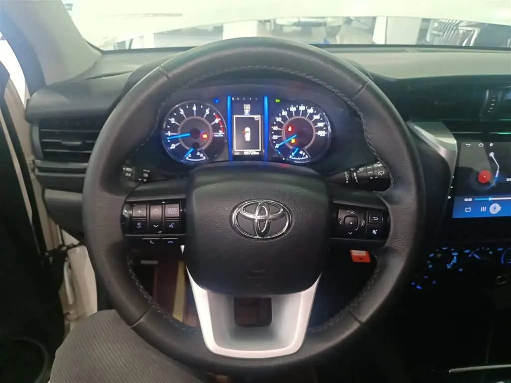 Toyota Fortuner 2019 — Фото 11/20
