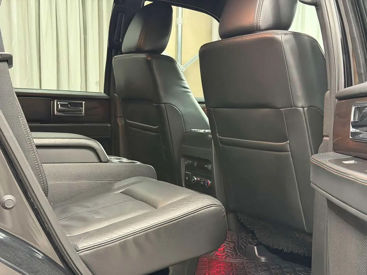 Lincoln Navigator 2017 — Фото 8/20