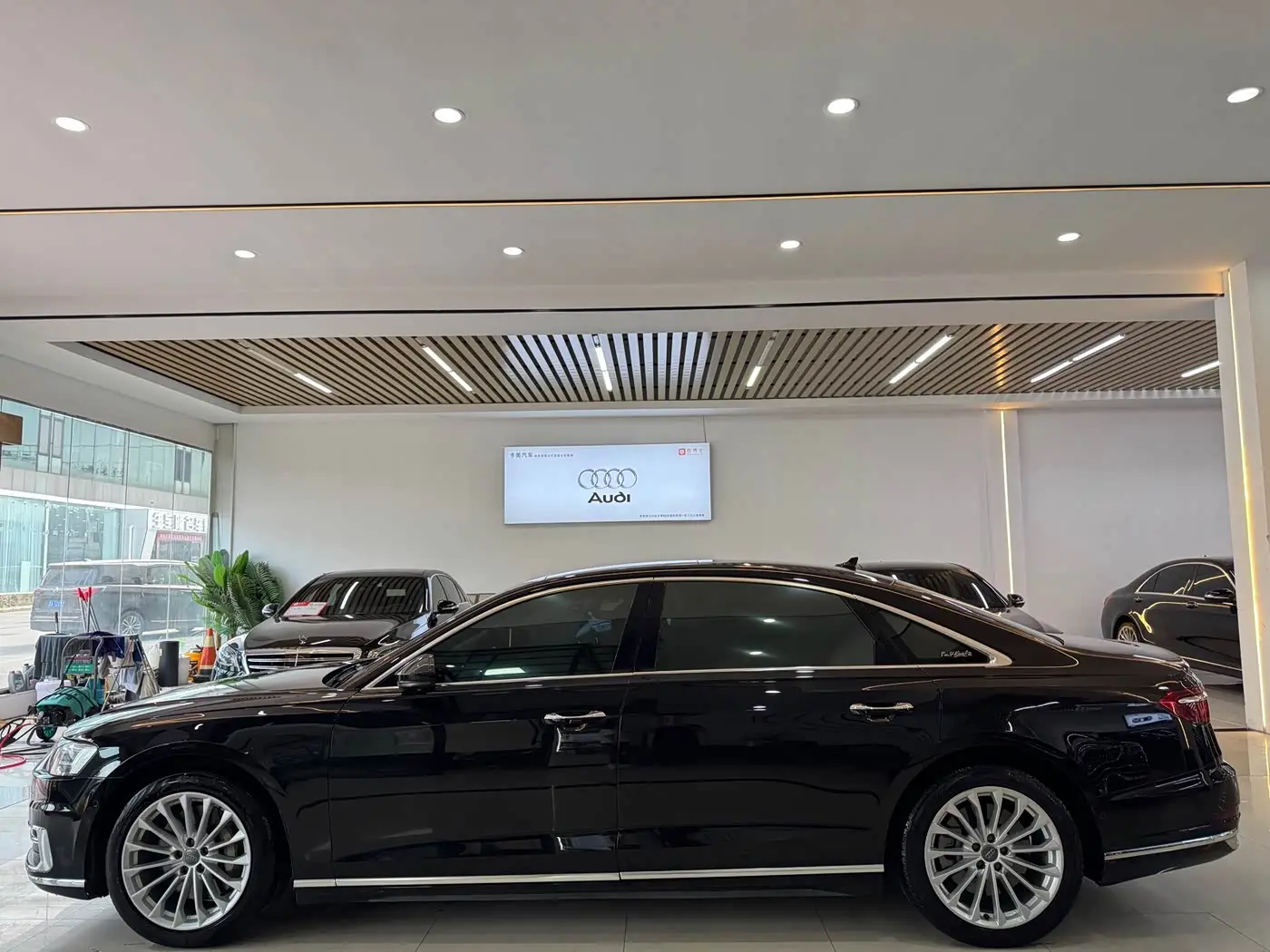 Audi A8 2019 — Şəkil 5/10