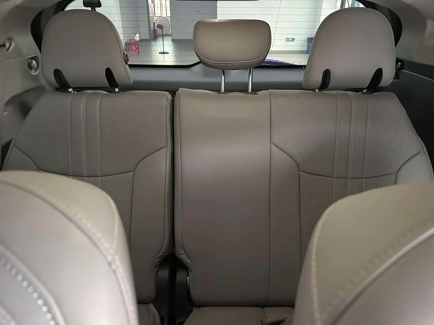 Toyota Sienna 2023 — Фото 10/17