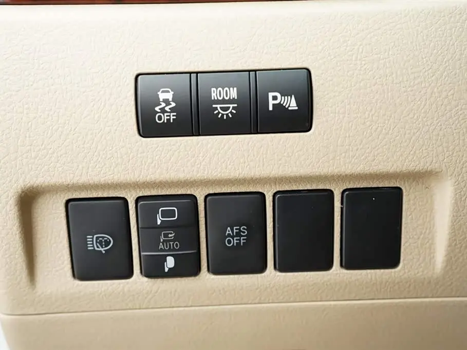 Toyota Alphard 2010 — ფოტო 9/20