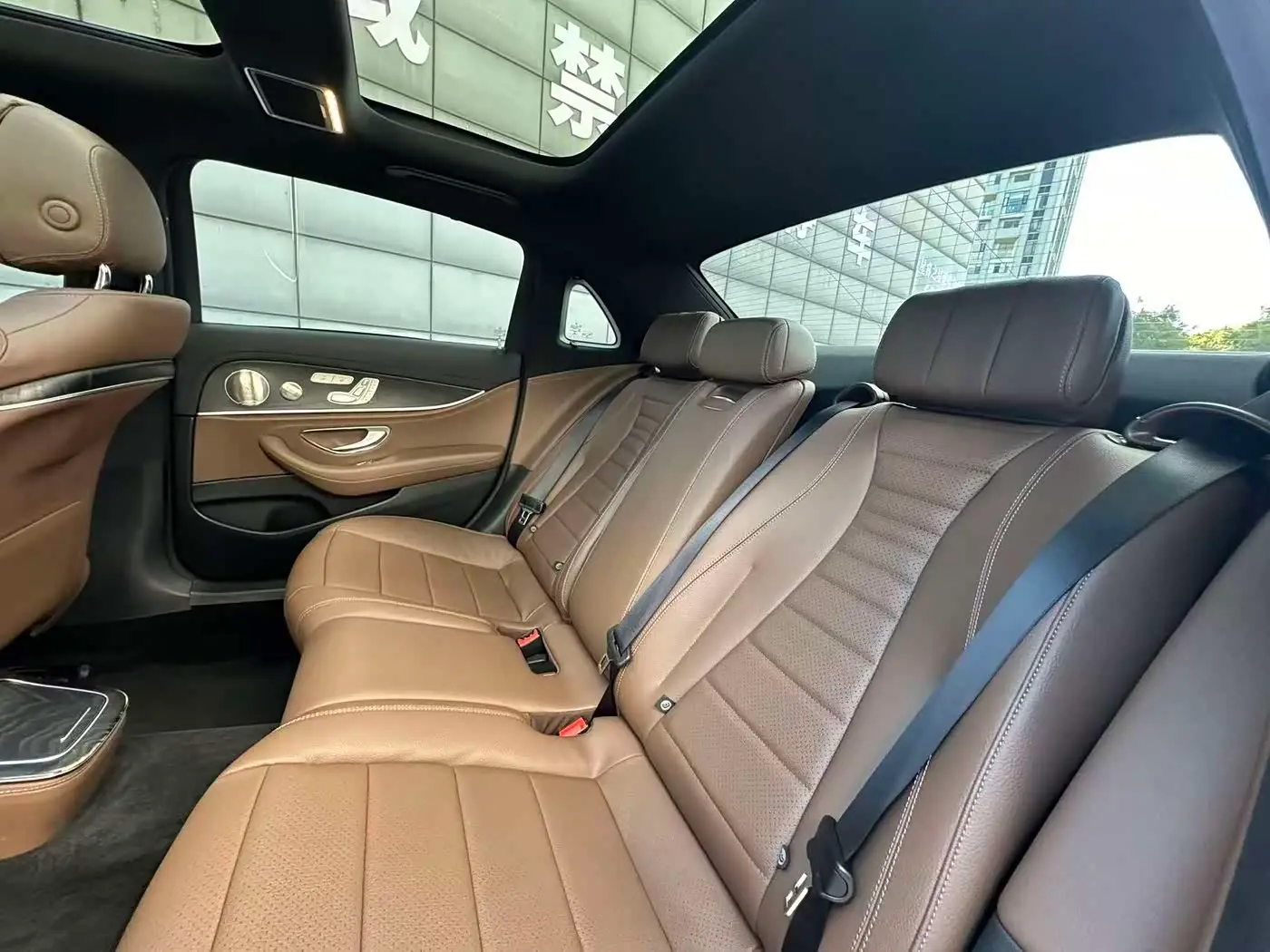 Mercedes-Benz E-Class 2022 — Şəkil 18/20