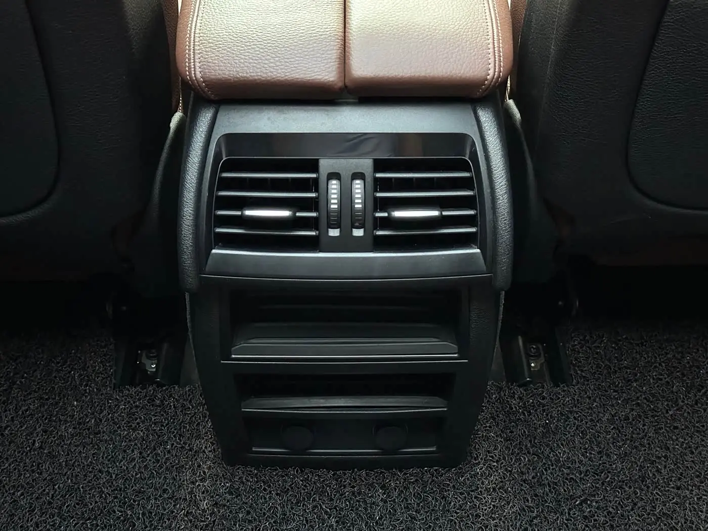 BMW X5 2015 — Şəkil 11/19