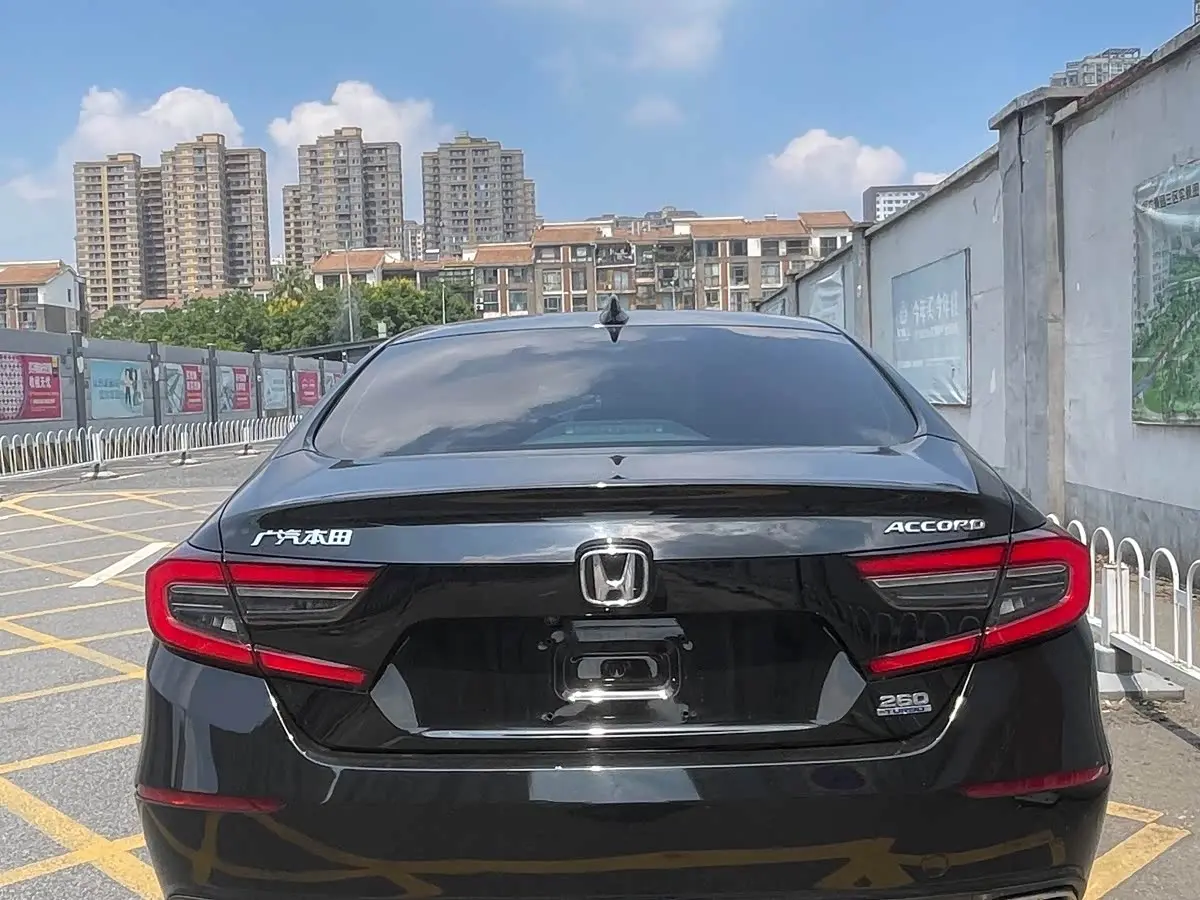 Honda Accord 2022 — Photo 8/9