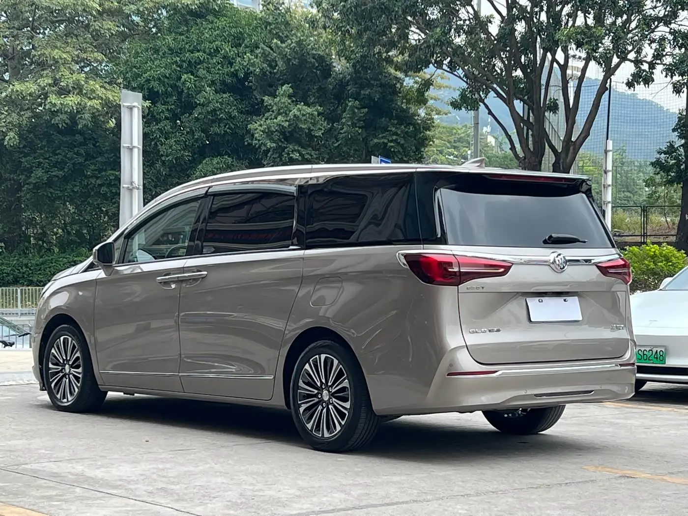 Buick GL8 2022 — Photo 6/18