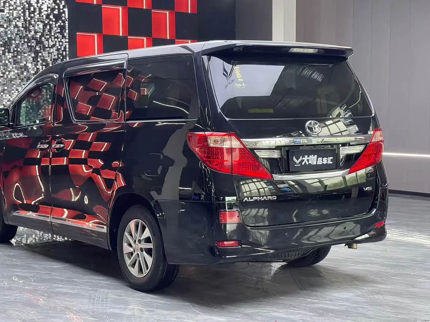 Toyota Alphard 2013 — Photo 6/14