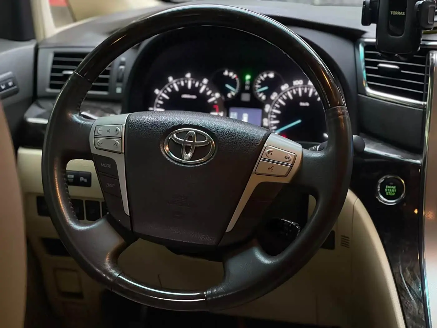 Toyota Alphard 2013 — Photo 12/14