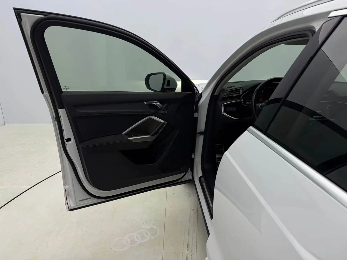 Audi Q3 2021 — Şəkil 12/20