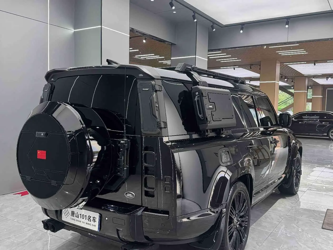 Land Rover Defender 2023 — Фото 7/20