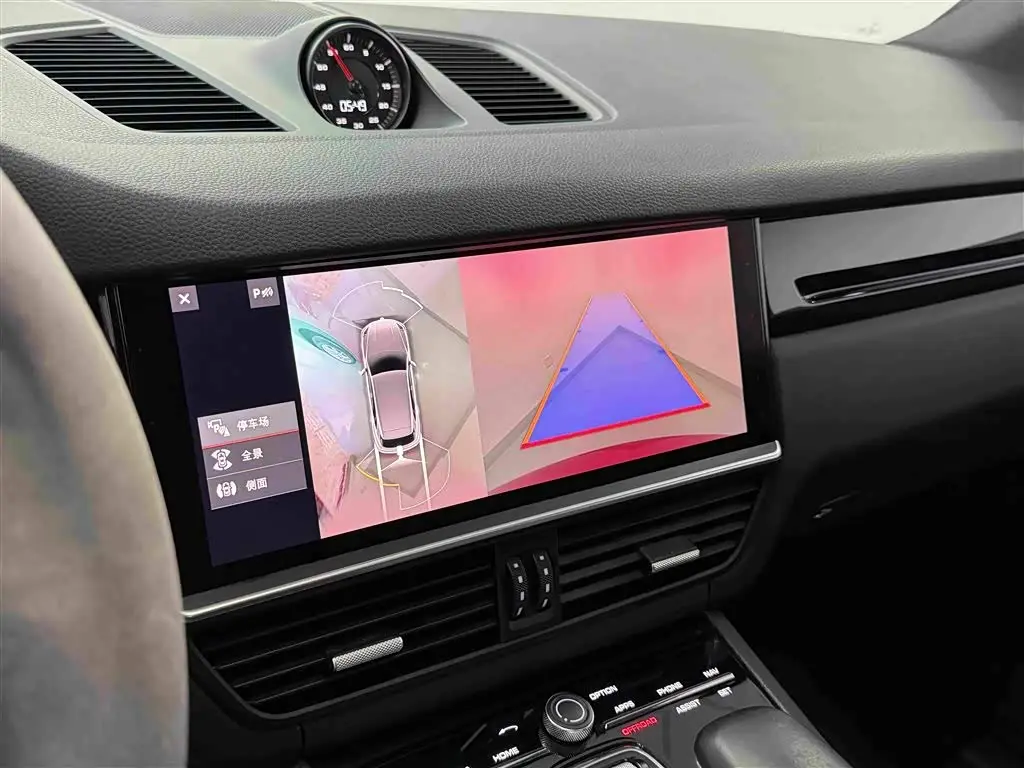 Porsche Cayenne 2021 — Photo 15/20