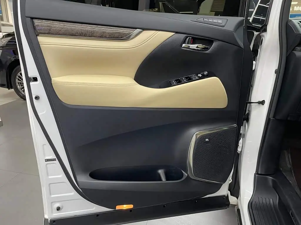 Toyota Alphard 2021 — Photo 14/15