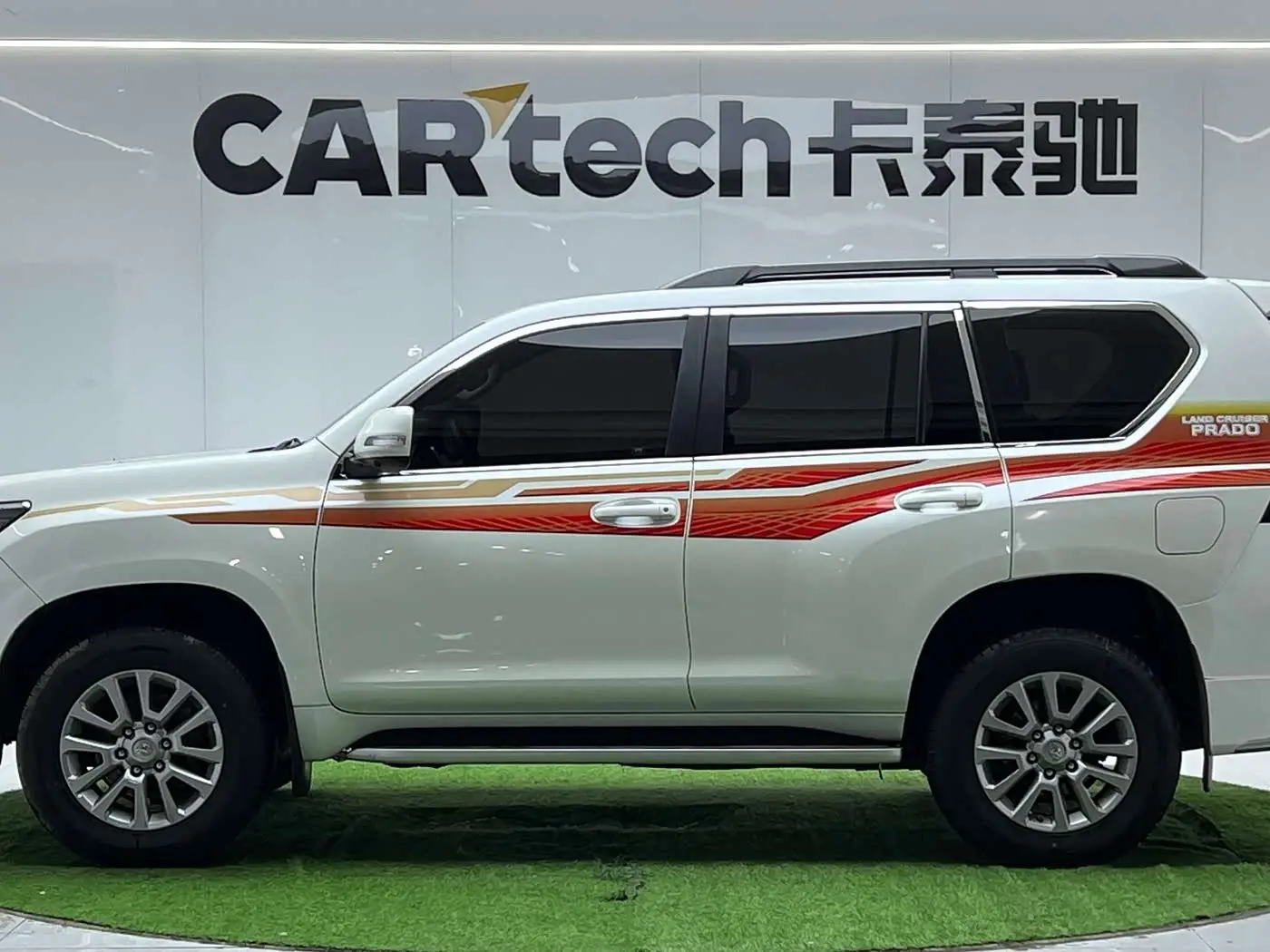 Toyota Prado 2019 — Photo 2/20