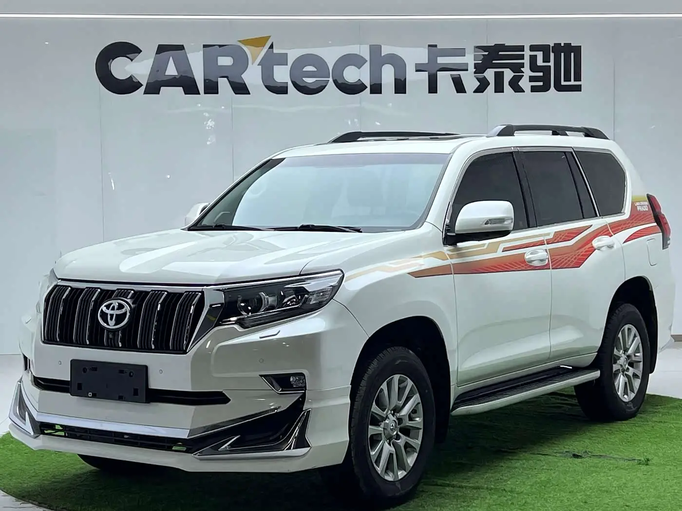Toyota Prado 2019 — Photo 1/20