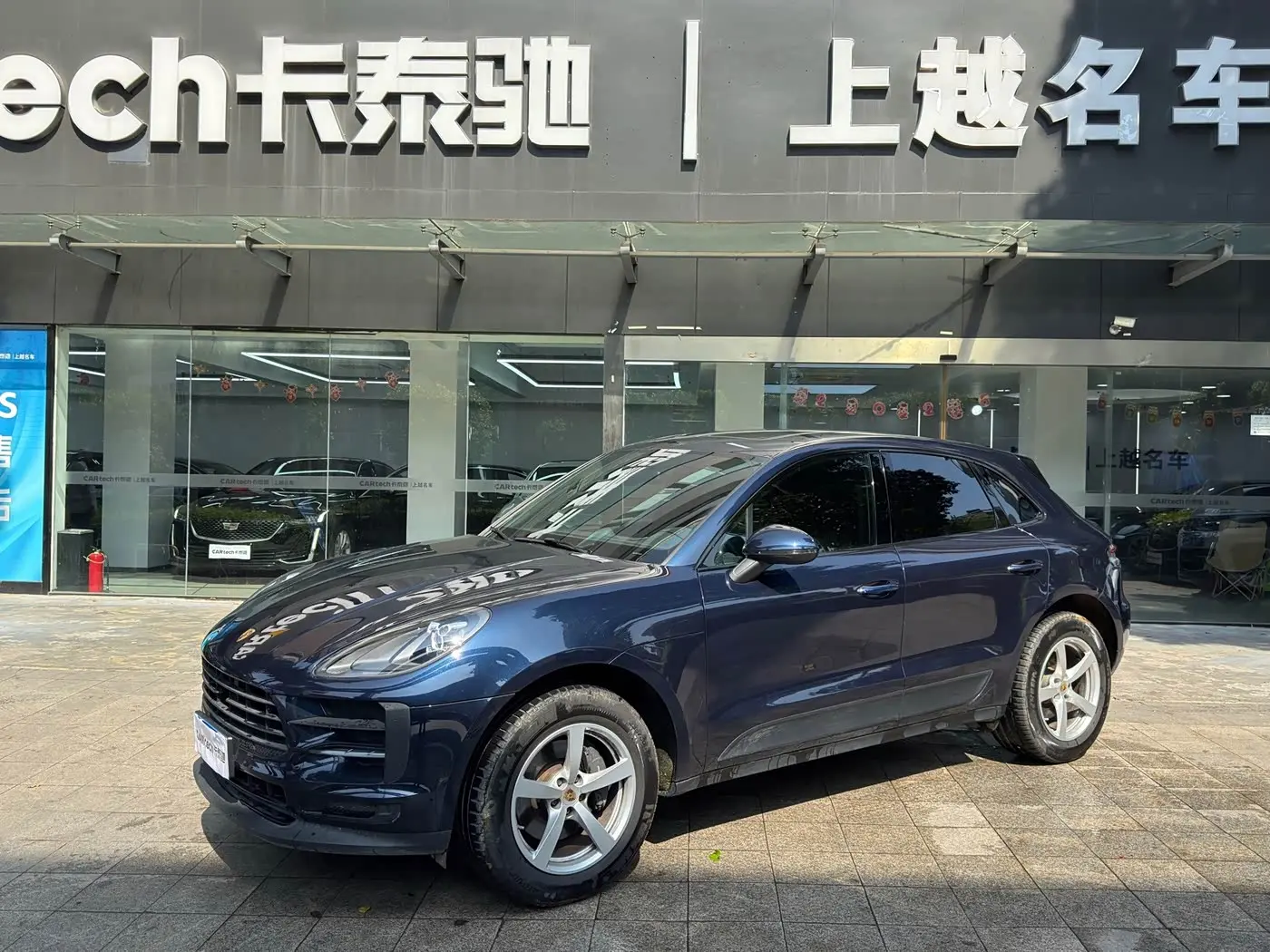 Porsche Macan 2019 — Photo 1/18