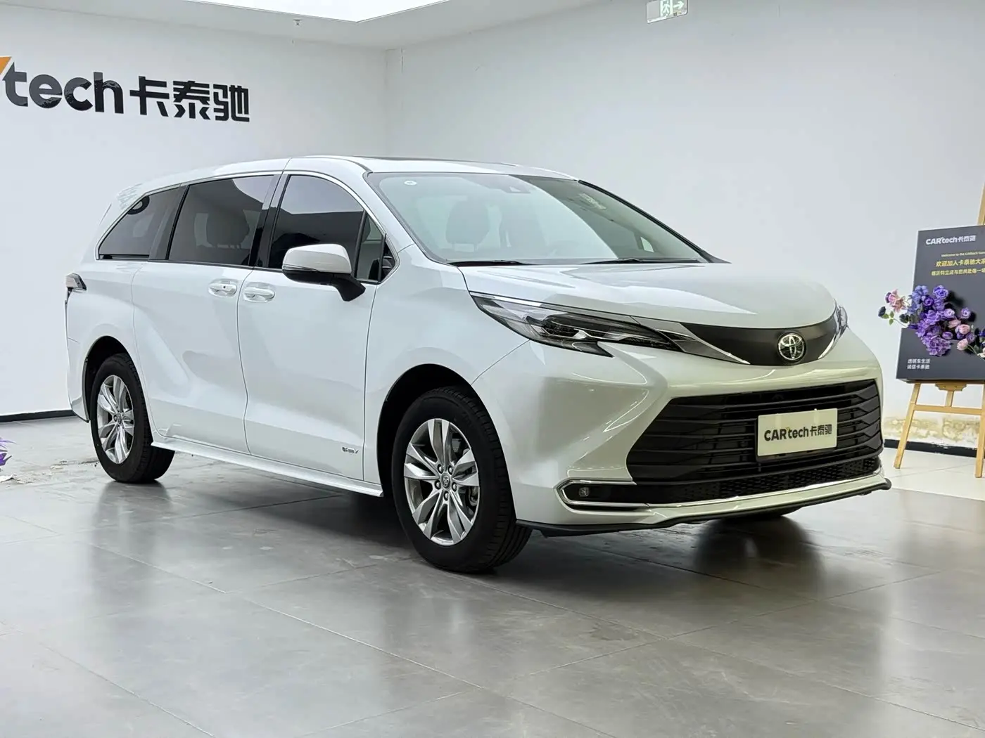 Toyota Sienna 2024 — ფოტო 12/20