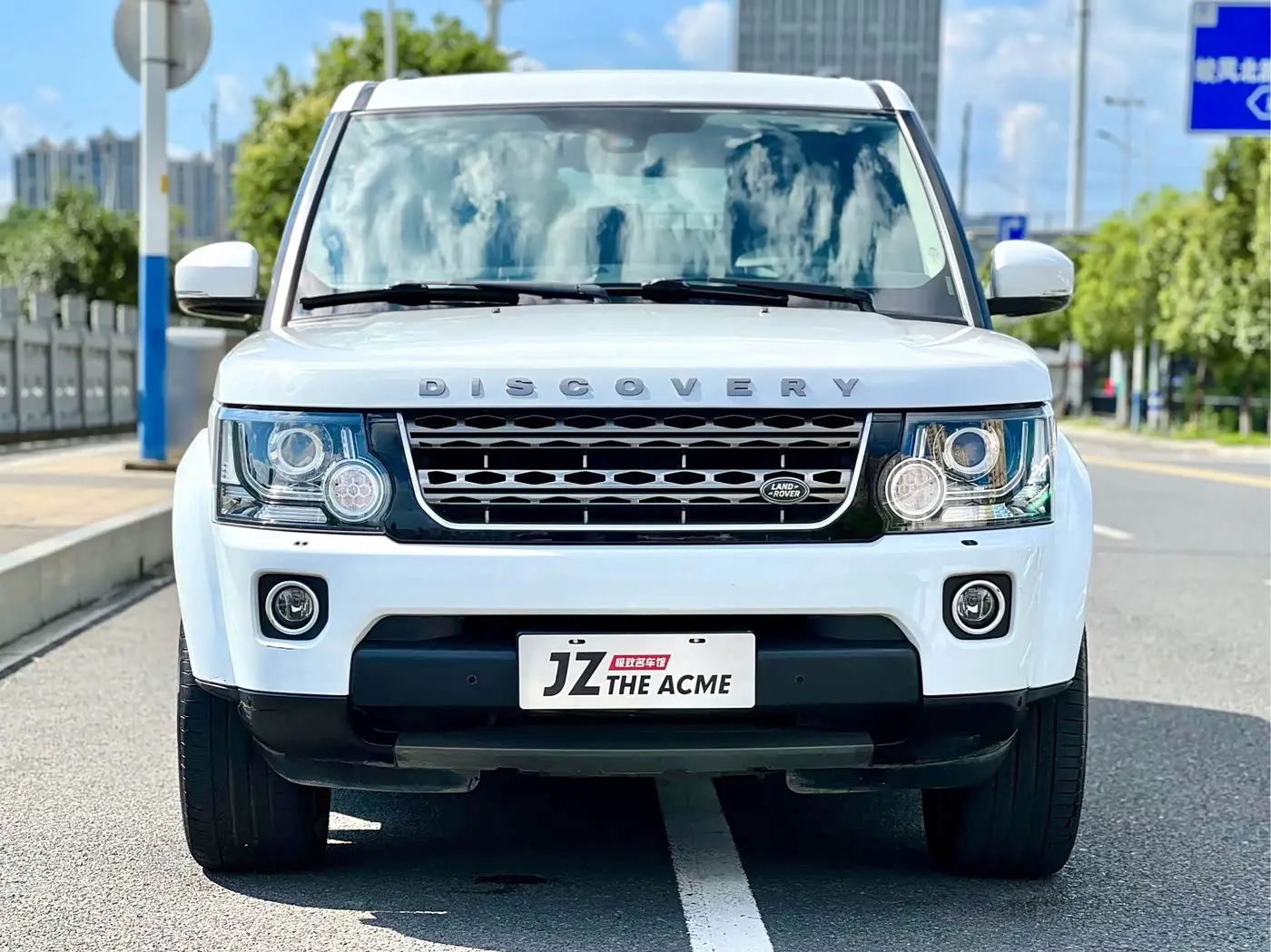 Land Rover Discovery 2017 — Фото 2/16