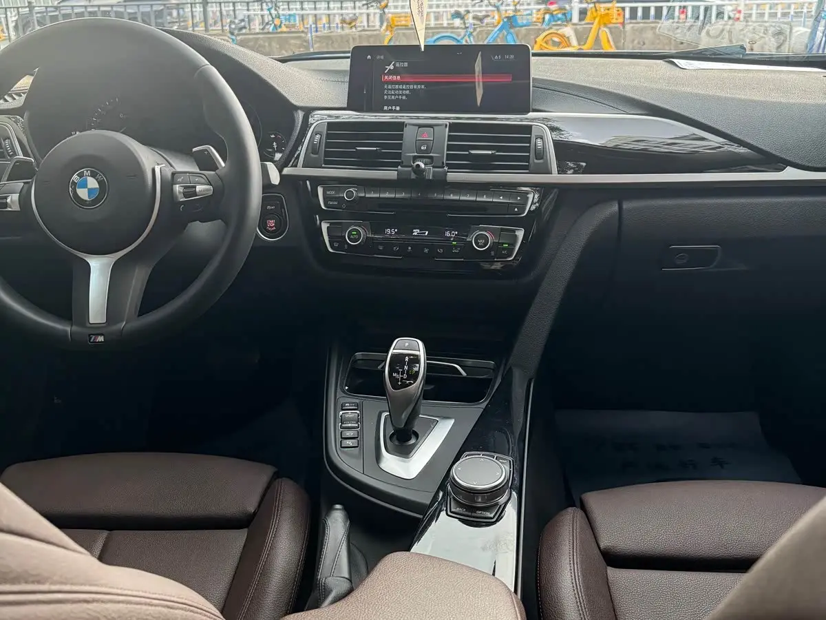 BMW 3 Series 2018 — Фото 12/16