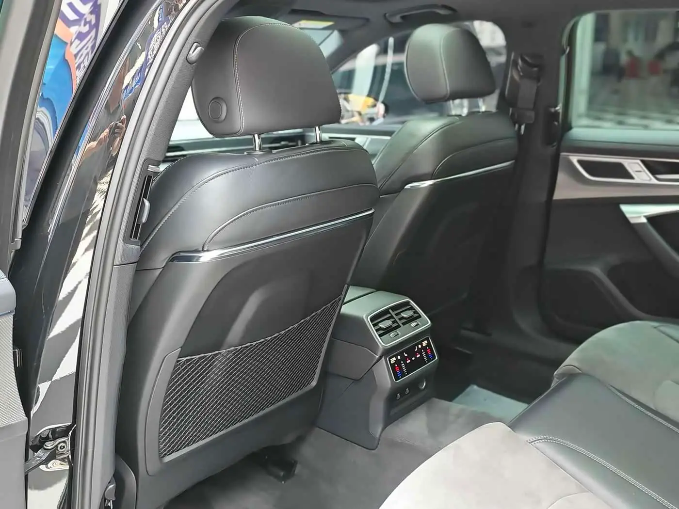 Audi A6L 2023 — Photo 9/13