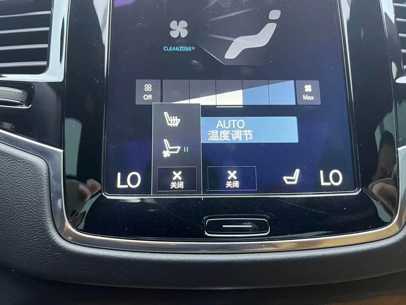 Volvo XC90 2017 — Photo 11/20