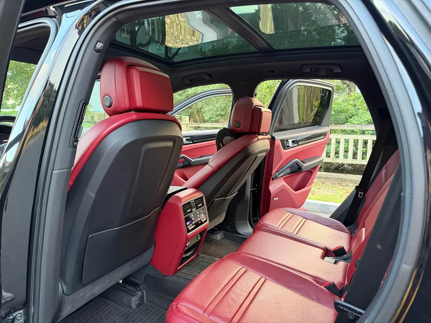 Porsche Cayenne 2021 — Photo 8/17