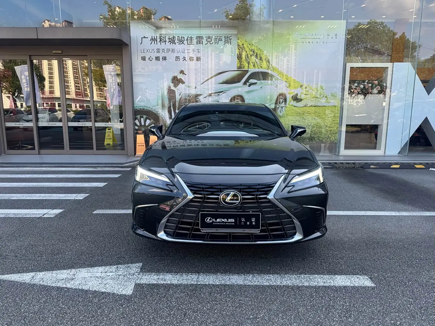 Lexus ES 2025 — Photo 2/13