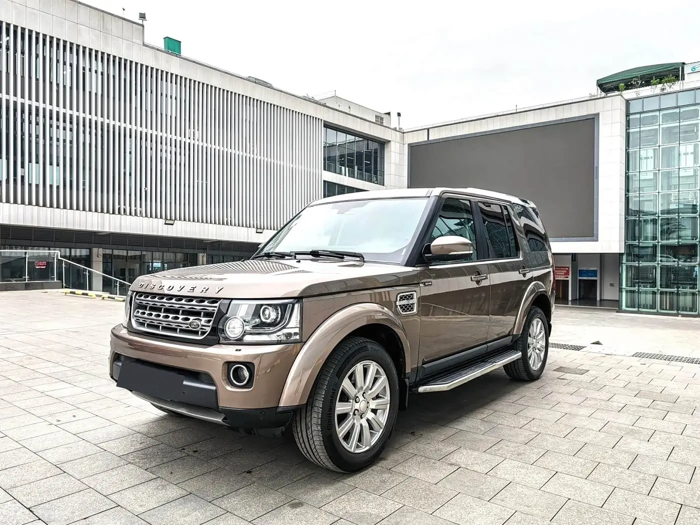 Land Rover Discovery 2014 — Фото 1/9