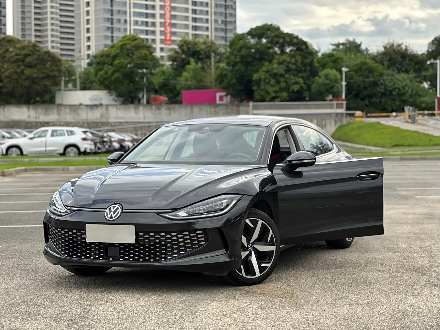 Volkswagen Lamando 2024 — Photo 1/13