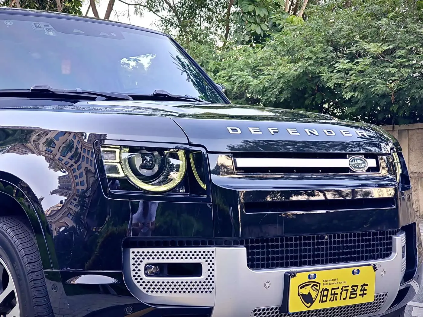 Land Rover Defender 2023 — Photo 8/20