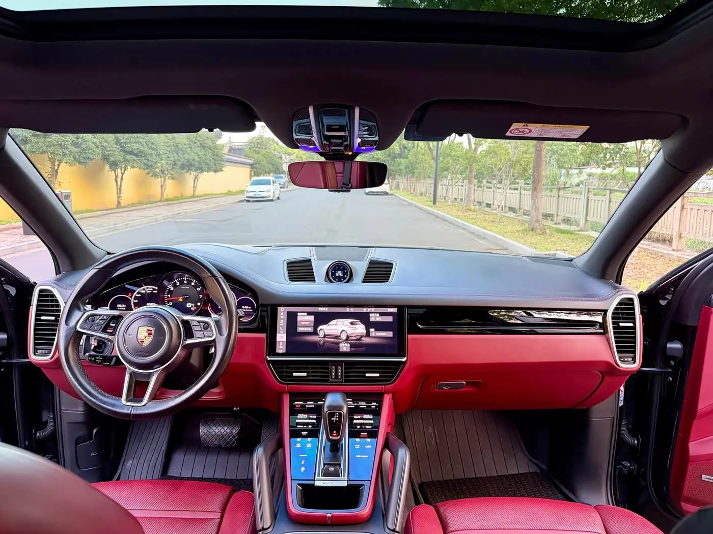 Porsche Cayenne 2021 — Photo 10/17