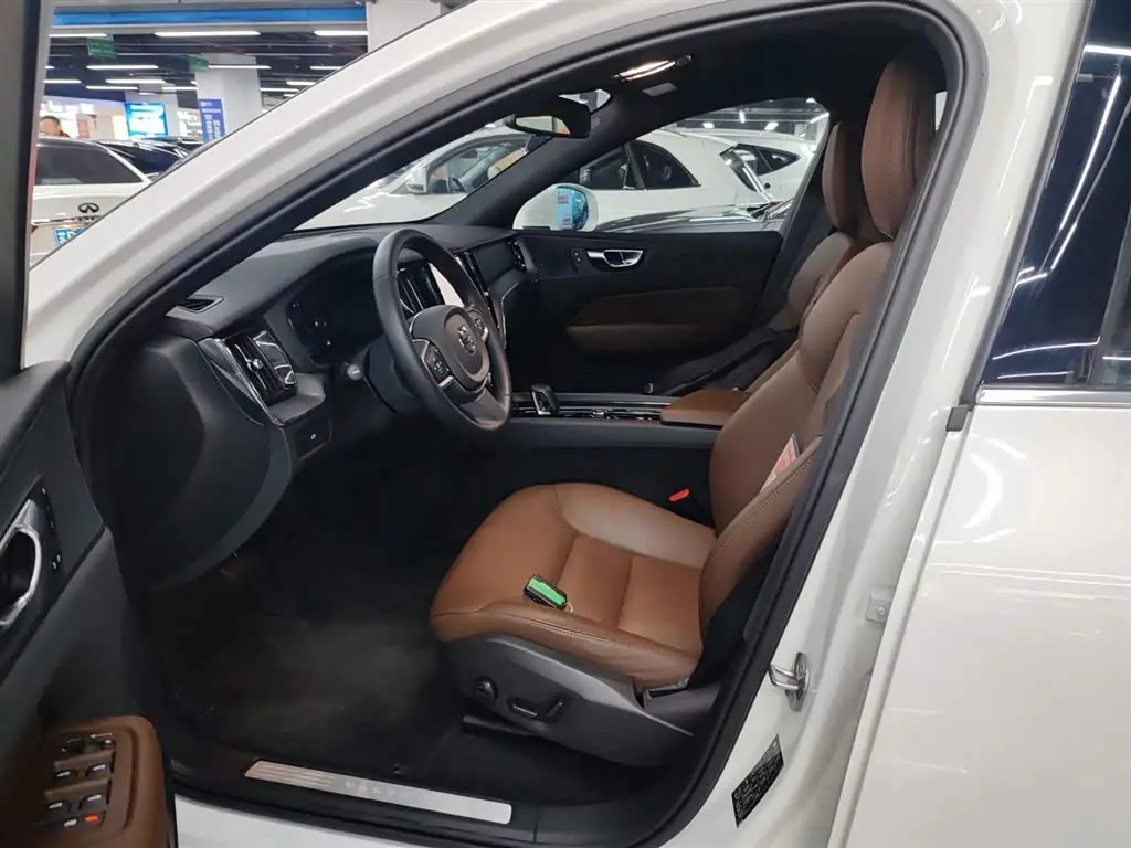 Volvo XC60 2025 — Photo 15/20