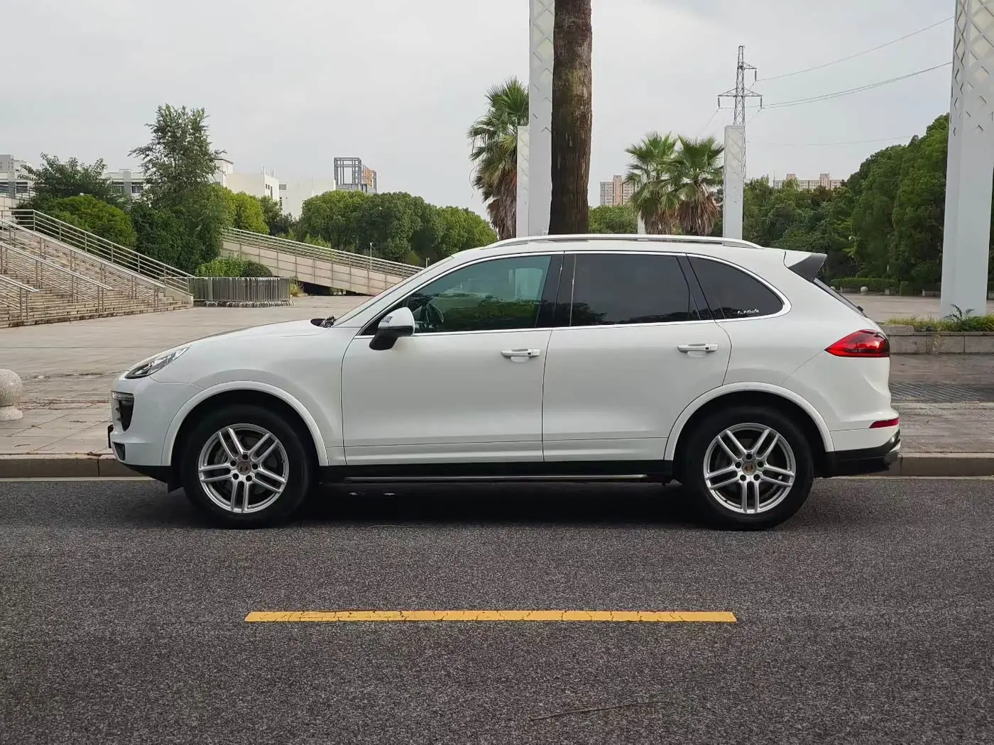 Porsche Cayenne 2016 — Фото 4/20