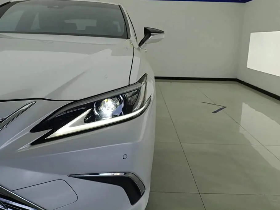 Lexus ES 2020 — Photo 5/16