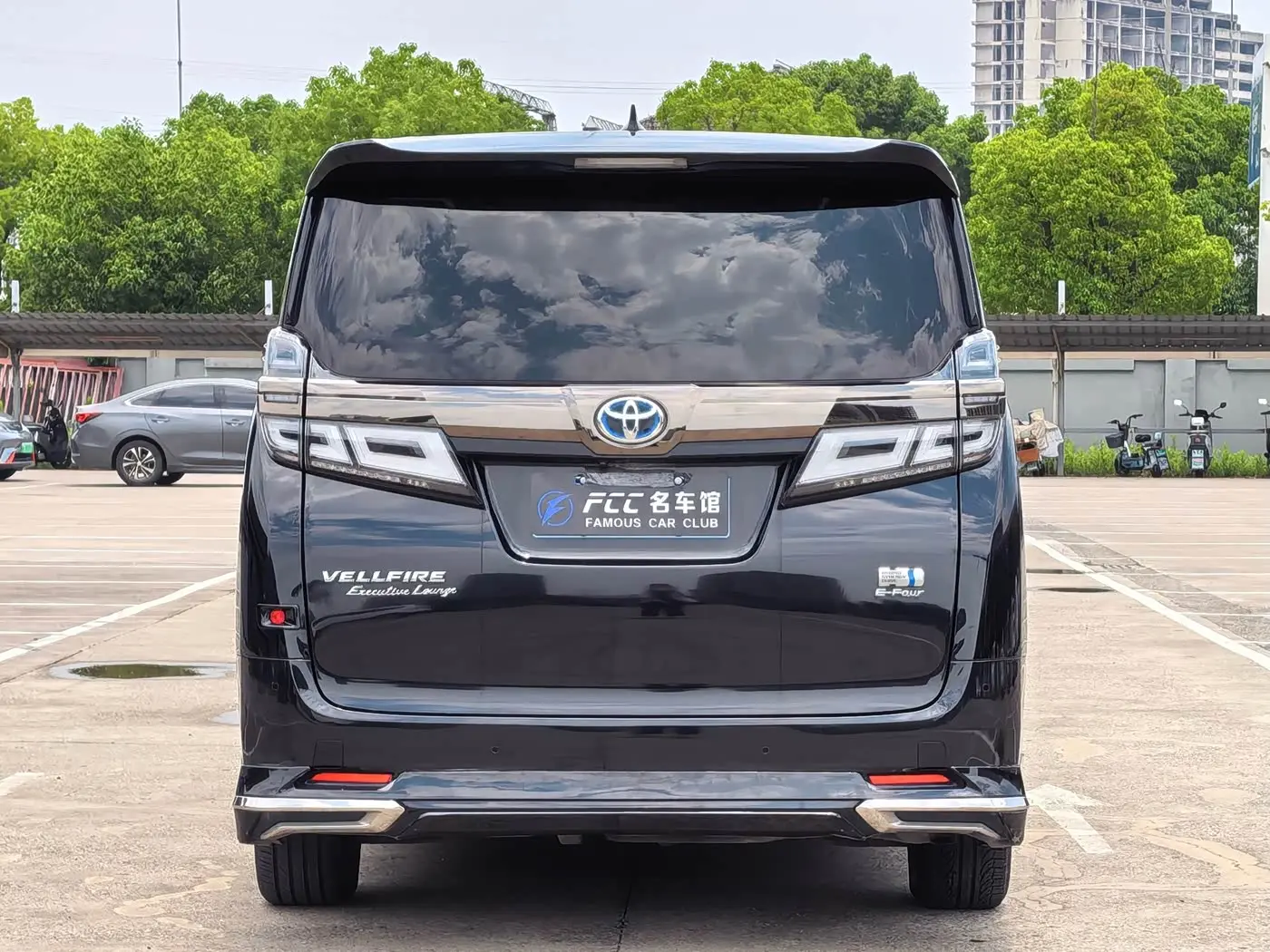 Toyota Vellfire 2020 — Photo 4/20