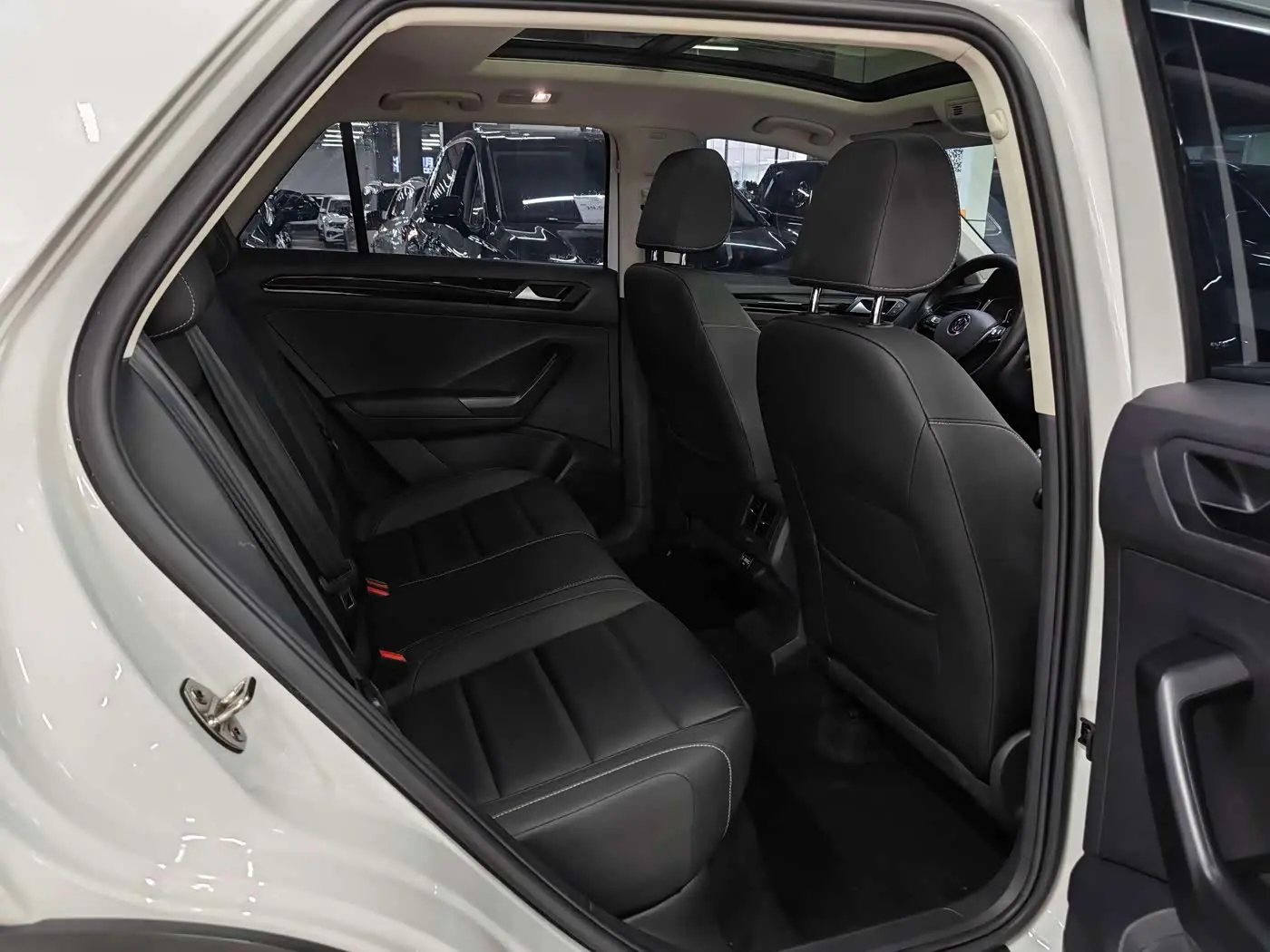 Volkswagen T-ROC 2022 — Photo 10/19