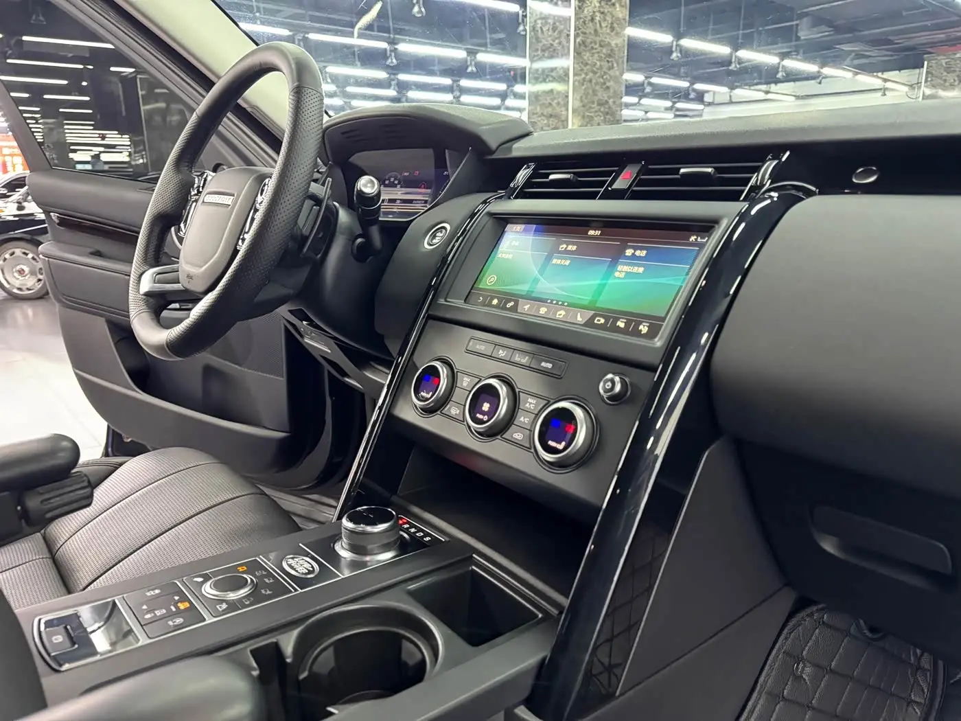 Land Rover Discovery 2020 — Photo 10/15