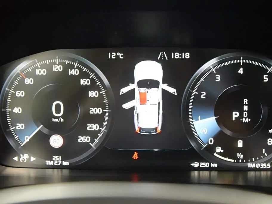Volvo V90 2023 — Photo 8/20