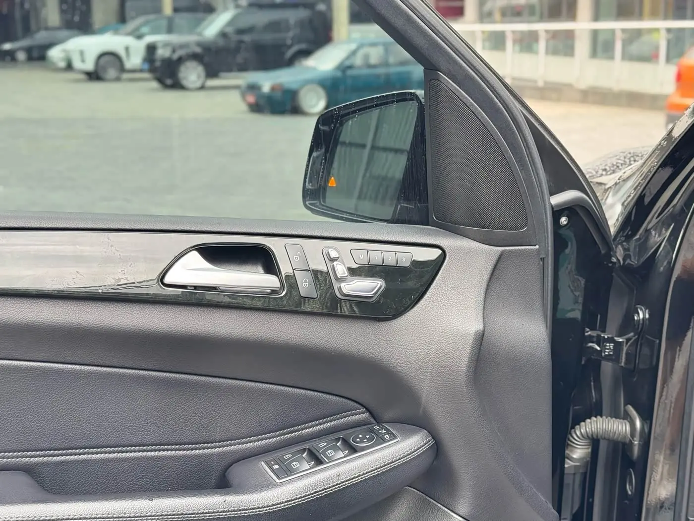 Mercedes-Benz GLS 2018 — Photo 7/17