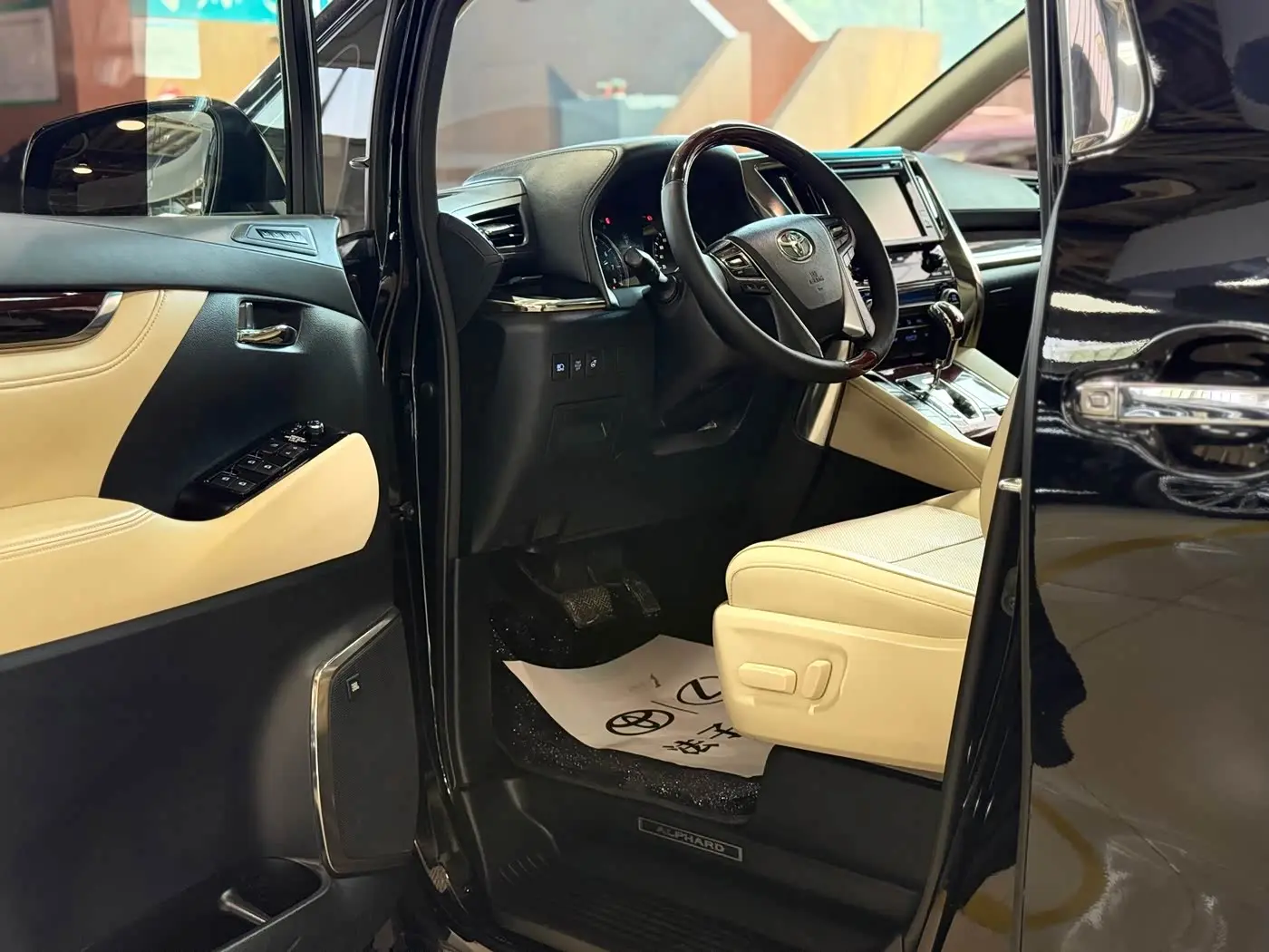 Toyota Alphard 2018 — Фото 5/20