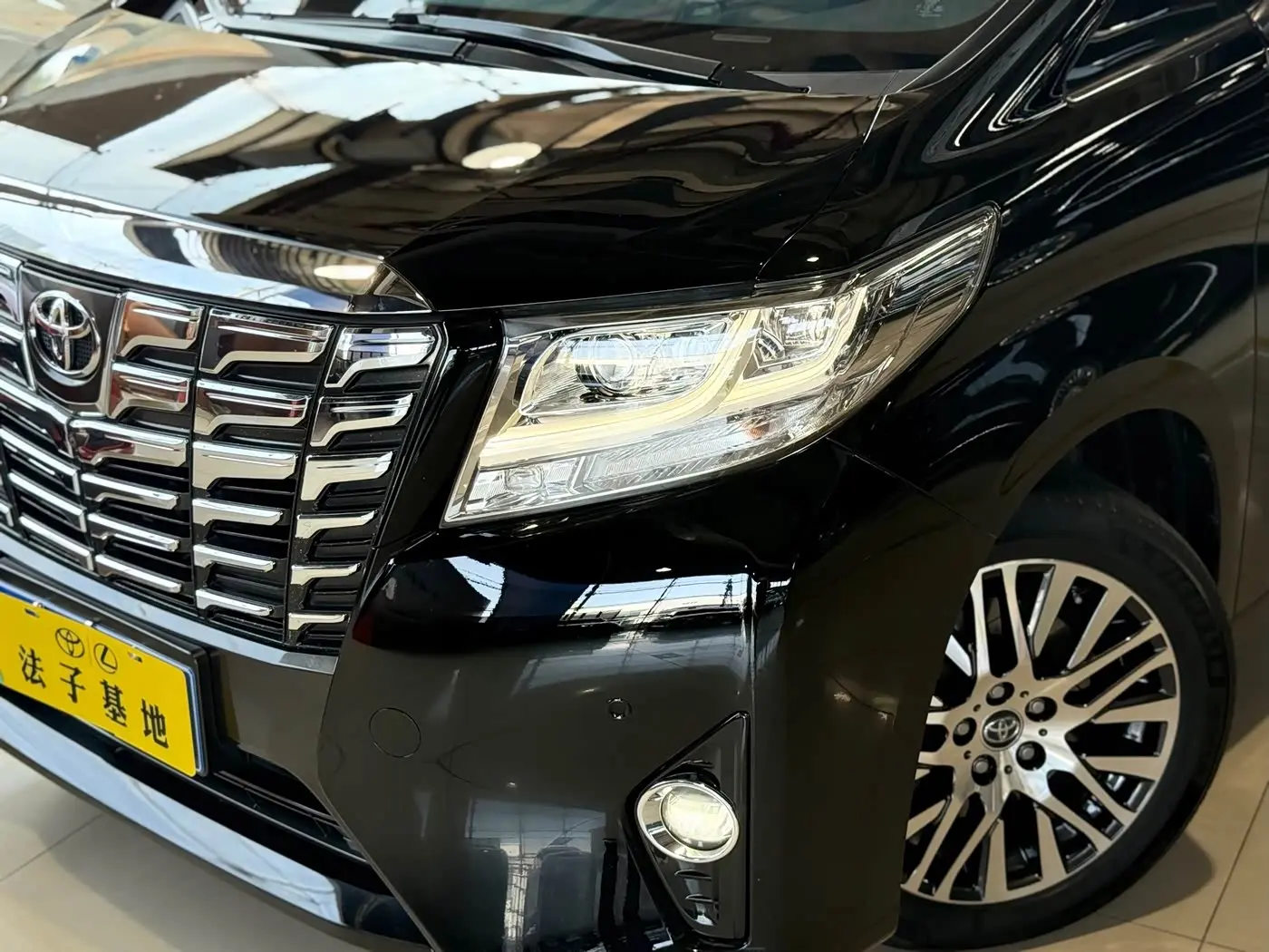 Toyota Alphard 2018 — Фото 4/20