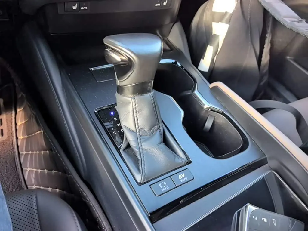 Lexus ES 2023 — Photo 14/20