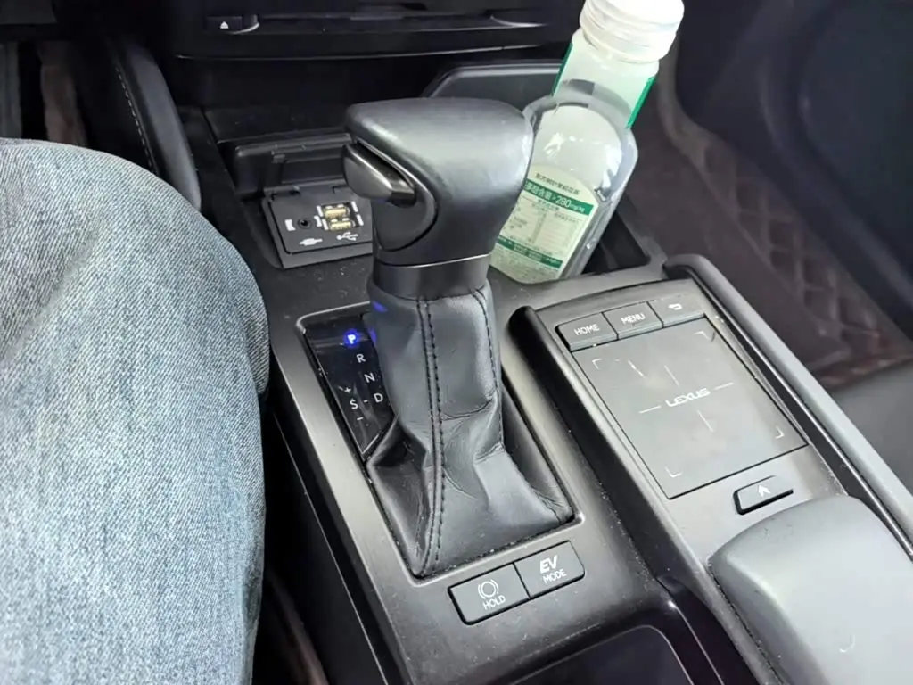 Lexus ES 2021 — Photo 14/20