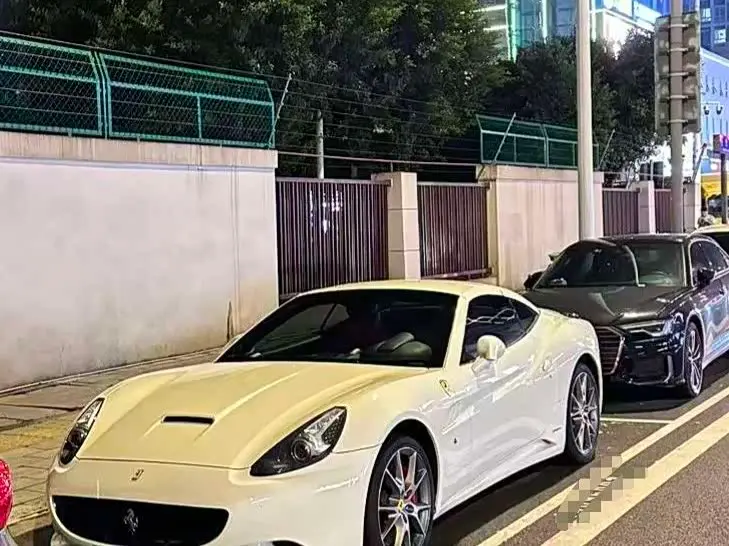 Ferrari California T 2011 — Şəkil 1/5