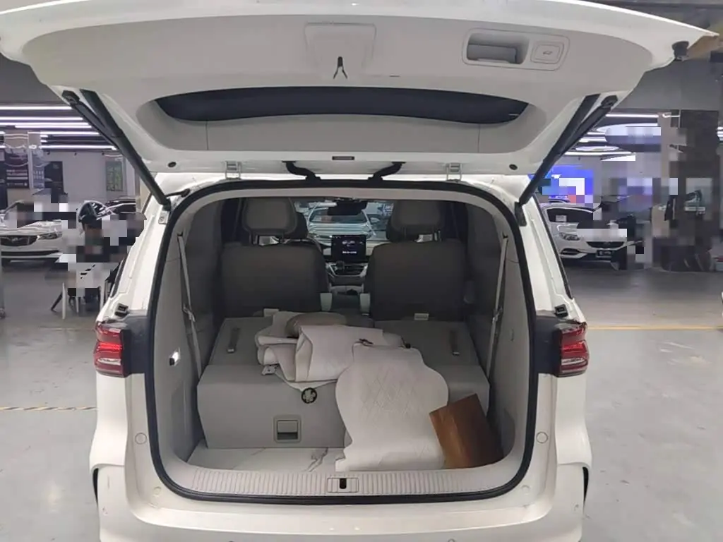 Roewe iMAX8 EV 2025 — Фото 19/20