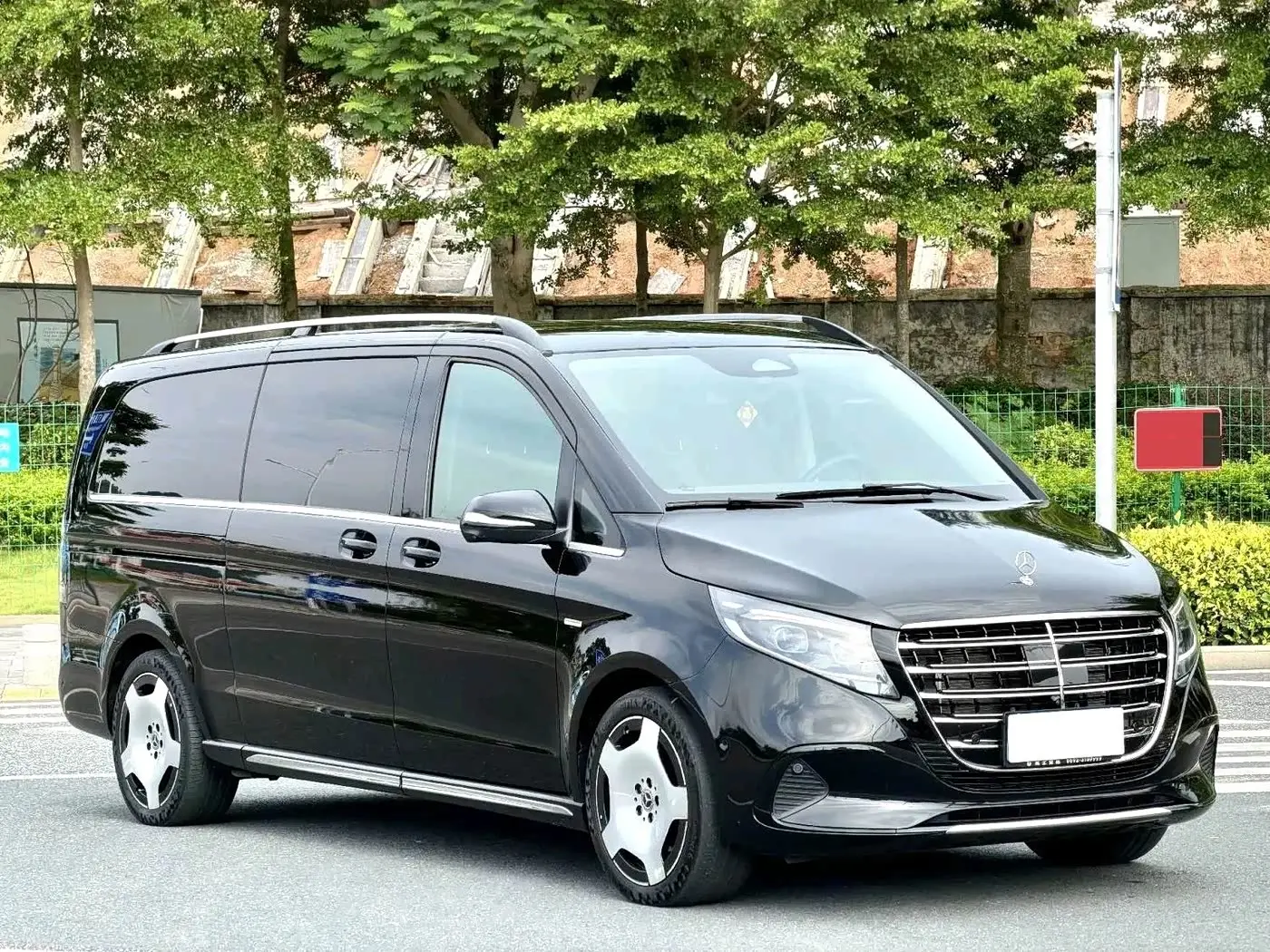 Mercedes-Benz V-Class 2025 — Фото 3/14