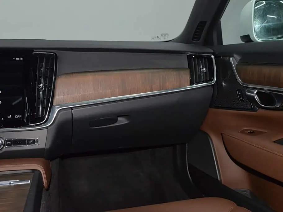 Volvo V90 2023 — Photo 15/20